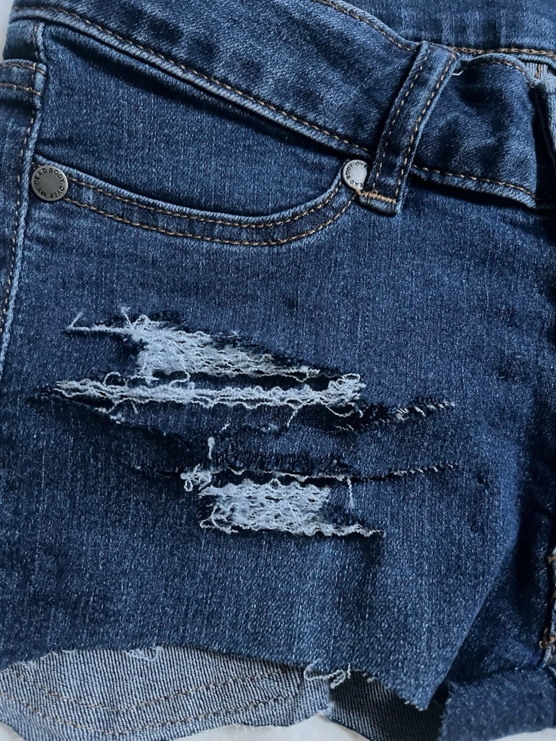 Mörkblå lågmidjade jeansshorts med kors detalj - 3