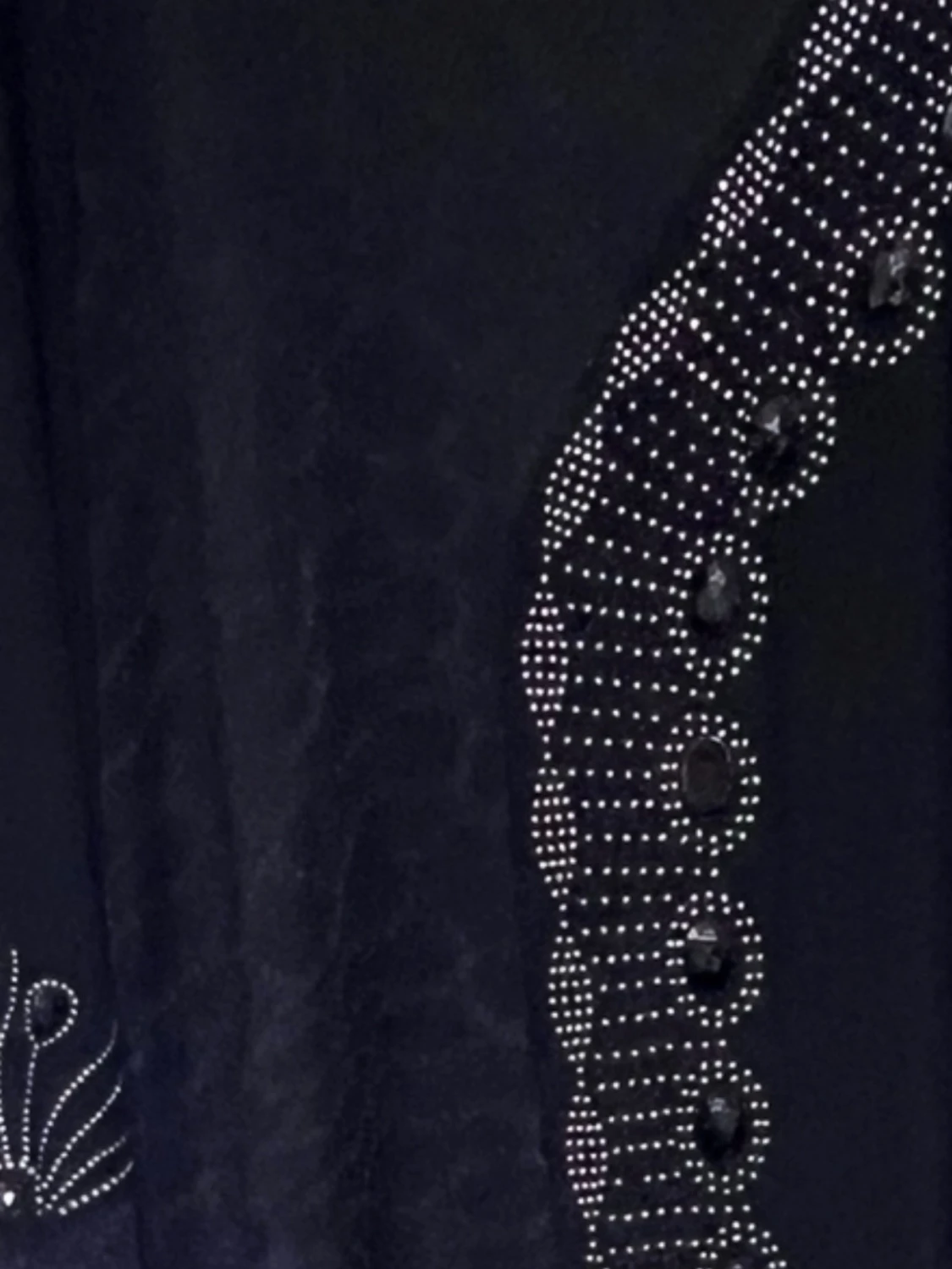 Svart långklänning med pärldetaljer - 3