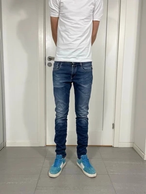 Replay Jeans - Säljer nu dessa Replay jeans, W29 o L32, skriv för fler bilder/frågor🙌🏼
