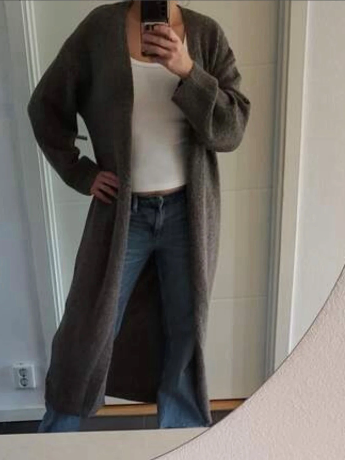 Lång gråbrun kofta 