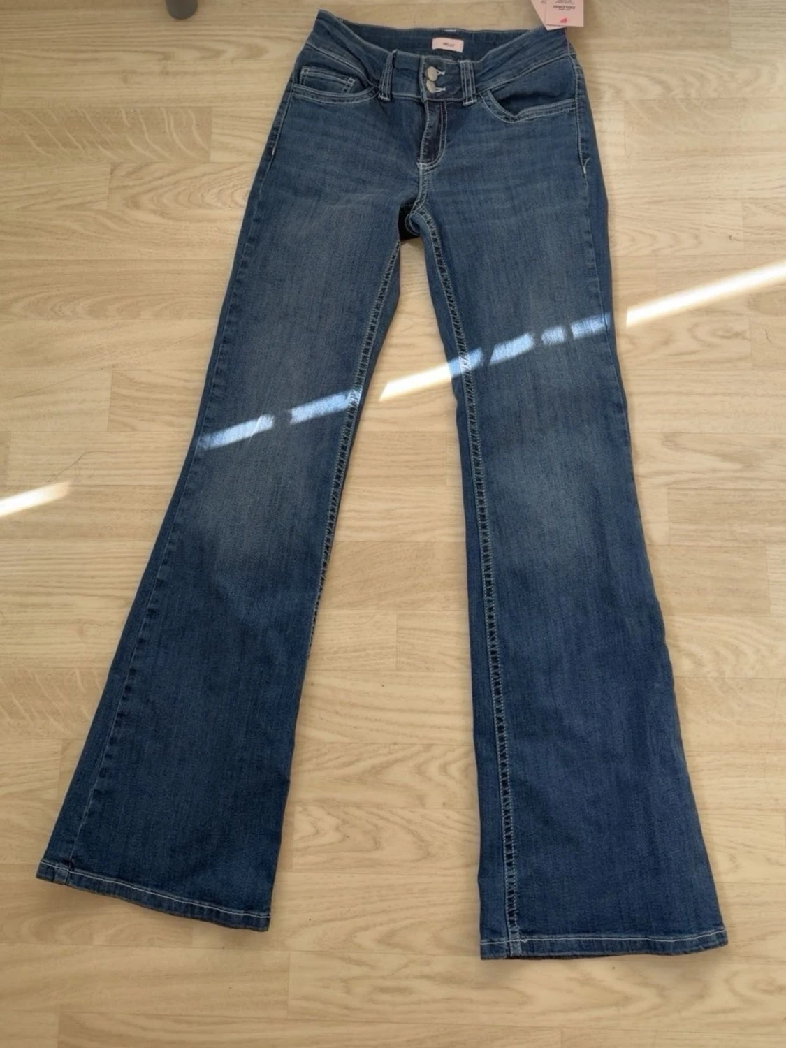 Blå bootcut jeans från Nelly  - 1