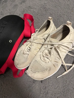 nfinity skor  - cheerskor i använt skick, slitna men håller ett tag till