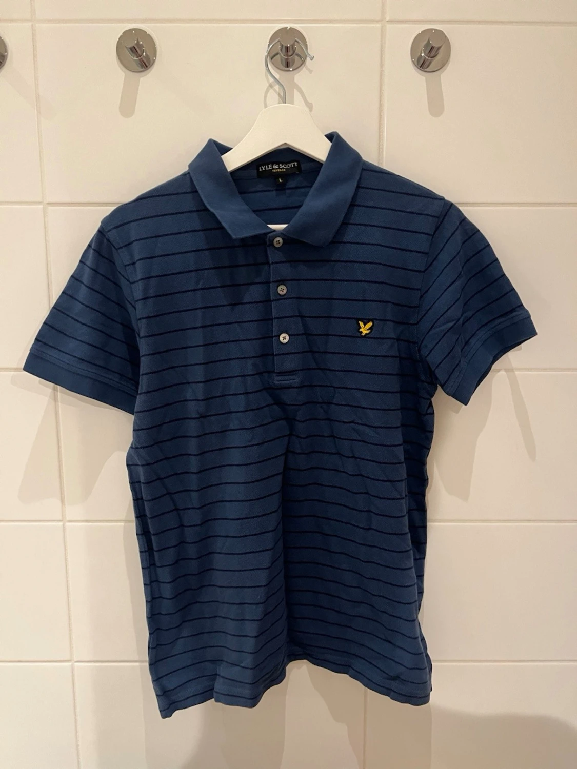Blå randig pikétröja Lyle & Scott - 1