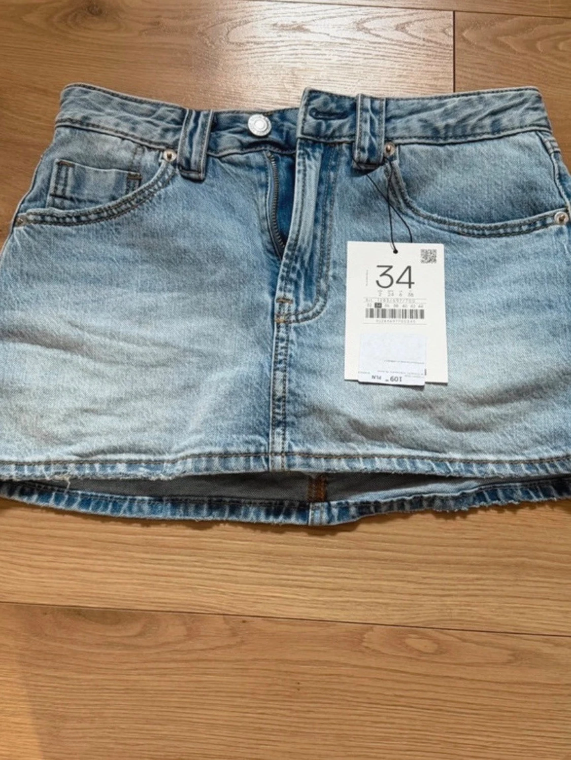 Ljusblå denimskort