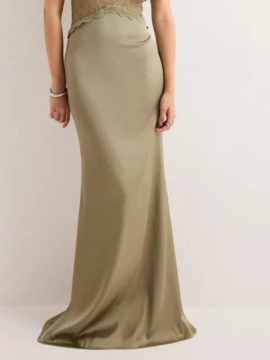 Lace Insert Dress strl 34  - Lace Insert Dress fr Nelly i strl 34 som min dotter köpte och tänkte ha till sin bal men ändrade sig så här en helt oanvänd men inte med lappar kvar tyvärr. Hon köpte den själv dyrt då den är slutsåld. 