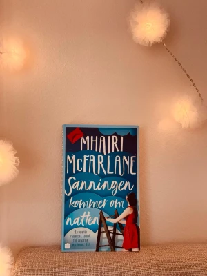 sanningen kommer om natten: mhairi mcfarlane - mycket bra bok i fint skick, bara läst en gång💌 jag erbjuder bundle rabatter så kolla in mina andra annonser också! de är bara att höra av dig vid frågor eller prisförslag💫