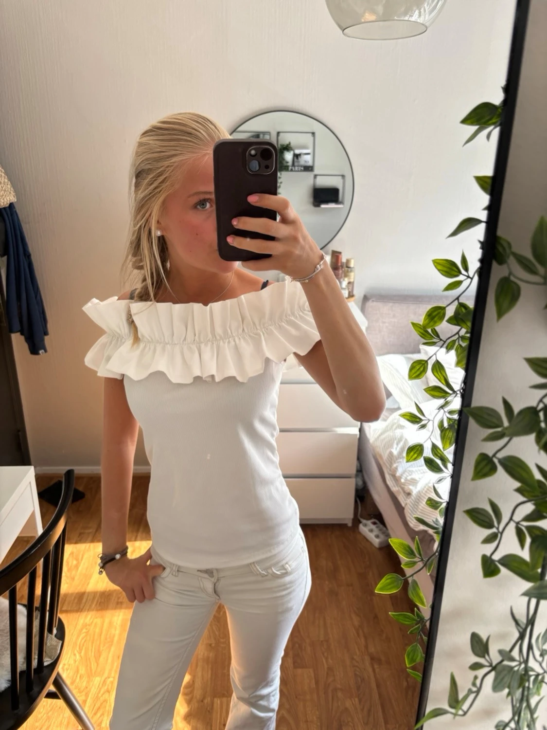 Vit offshoulder topp med volang - 2