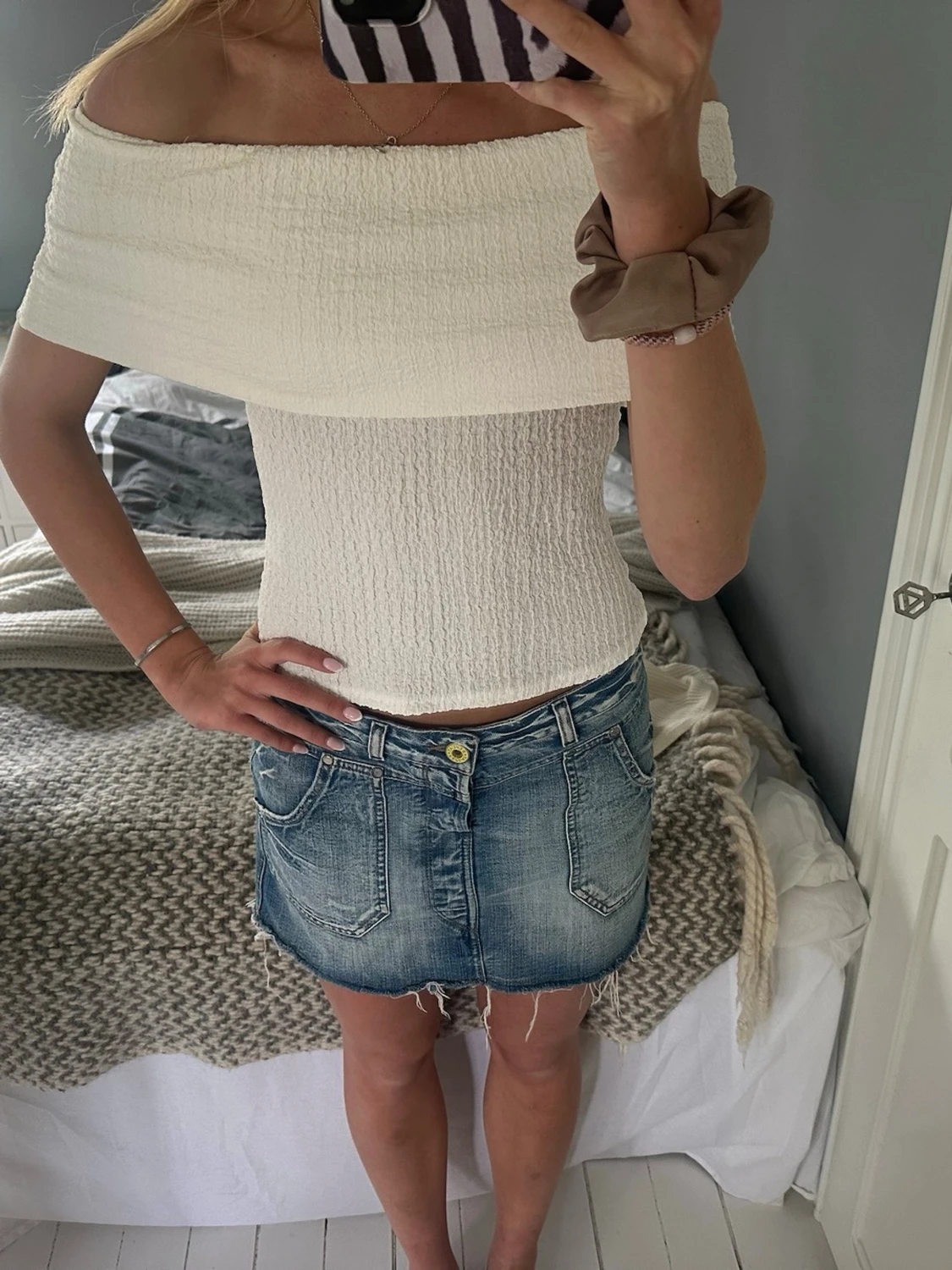 Vit off shoulder topp