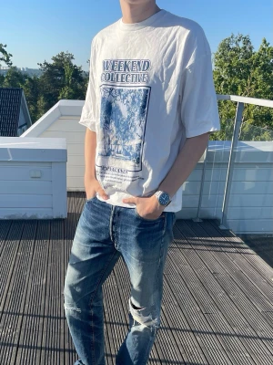 Vintage Baggy ASOS tröja weekend collective tryck - ASOS T-shirt. Inga skavanker. Modellen är 180cm 65kg och bär storlek S  Kom med frågor!😃