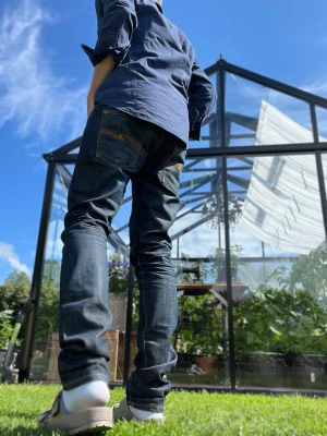 Blå Nudie jeans”tape Ted” - Tjenare, säljer nu riktigt feta Nudie jeans i prima skick, det står W29 men det är egentligen 30-31. Och längden är 32. Hör av dig vid minsta fråga 🙌