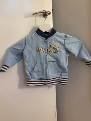 Barntröja - M - Barntröja storlek M pris 30kr
