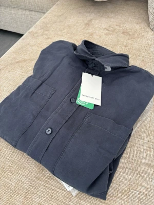 Overshirt NY - Helt ny overshirt från these glory days köpt från volt för 999 kr | storlek S säljer pga den satt för stor på mig (jag är 173) | Tveka it fråga vid några funderingar 