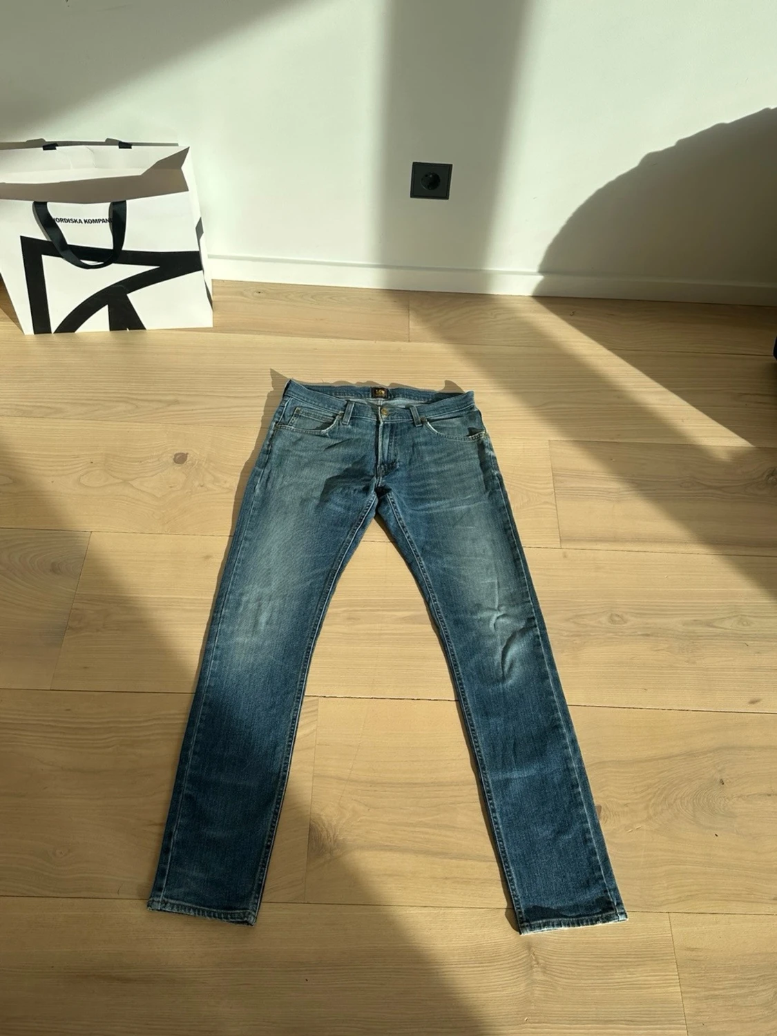 Mörkblå smala jeans från Lee - 2