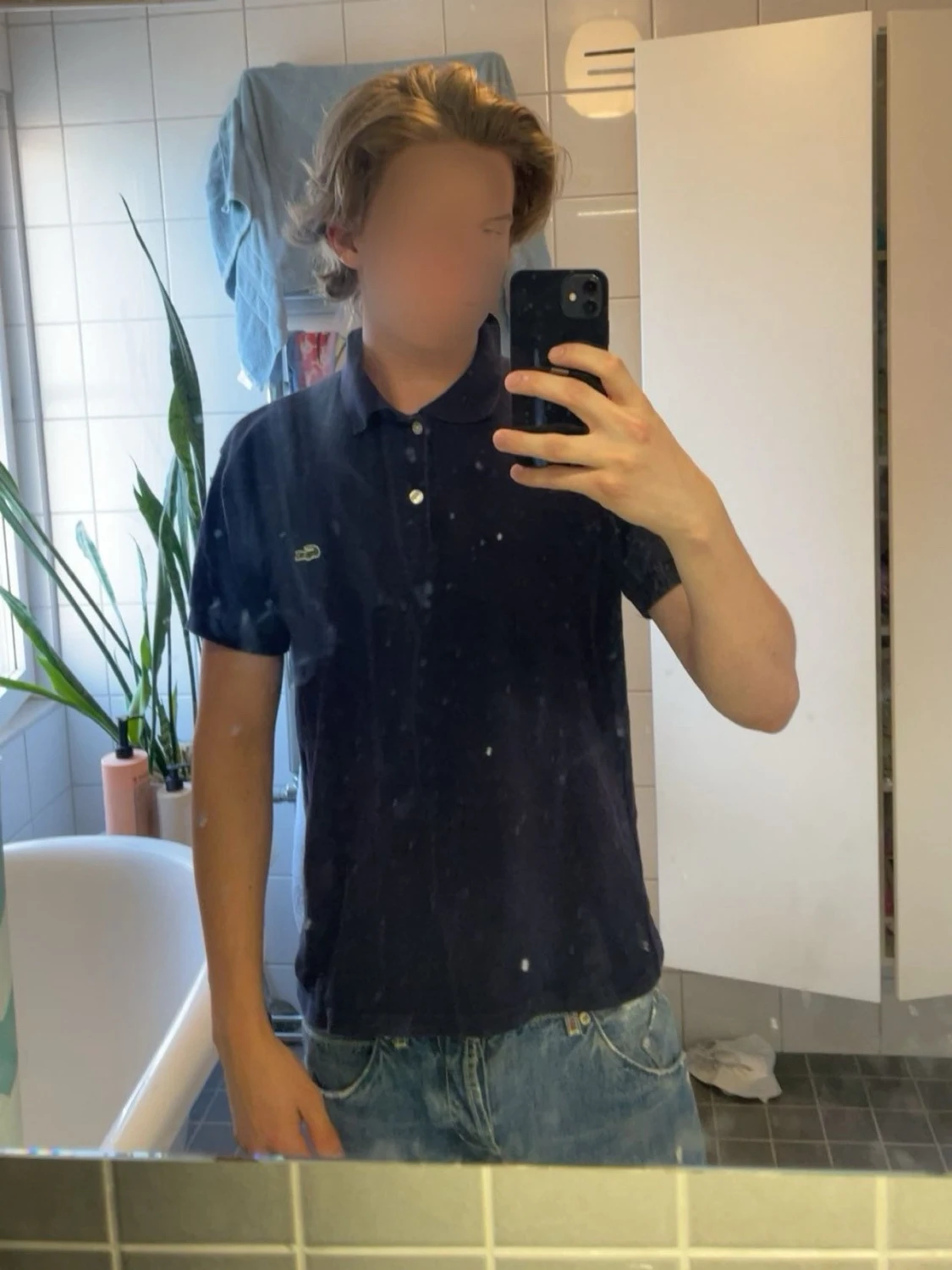 Mörkblå pikétröja från Lacoste