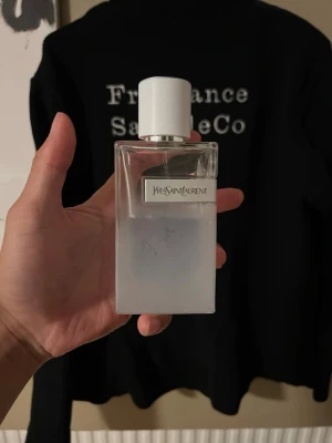 Yves saint Laurent Eau Fraiche - Hej, säljer nu en discountinued YSL eau Fraiche, storlek 100ml som har 60ml kvar, lådan tillkommer och självklart äkta