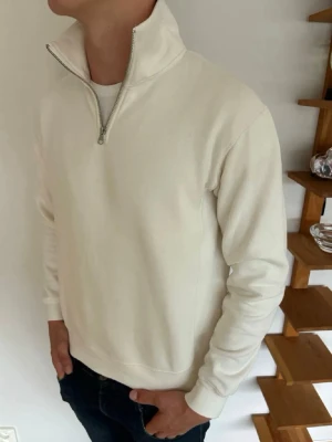 Zara quarter zip tröja  - Zara quarter zip tröja herr| pris:129kr| skick:9,8/10| storlek:S| hör av dig vid minsta lilla fråga eller fundering| 