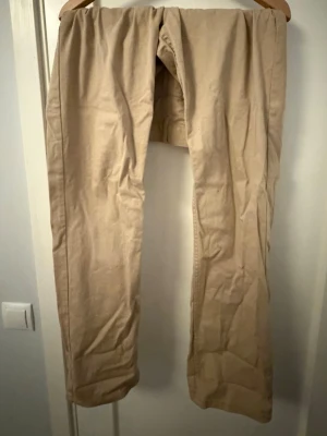 Beige chinos - Beige chinos från HM i storlek 34