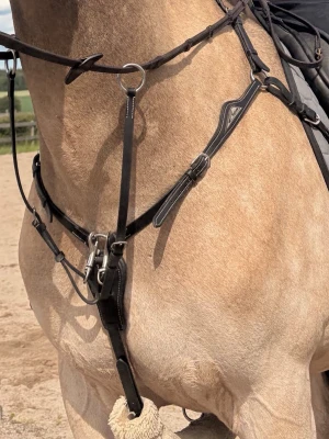 Equiline förbygel svart - Equiline förbygel svart, strl cob/full, fint skick, nypris: 1190kr 