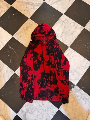 Kashmir hoodie - Kashmir hoodie köpt i Los angeles. Använder ej. Väldigt bra skick.