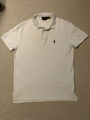Polo Ralph Lauren pike  - Mycket bra skick. Slim fit. 