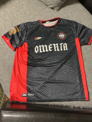 Omerta palestina tröja  - Snygg omerta tröja med palestina emblem på bröstet Ny skick använd 2 gånger 
