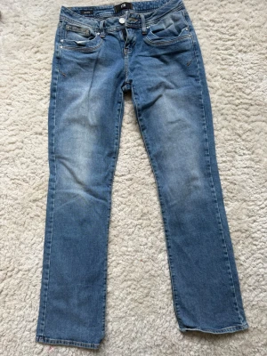 Blå raka jeans från LTB - Blåa LTB jeans i storlek 28/32