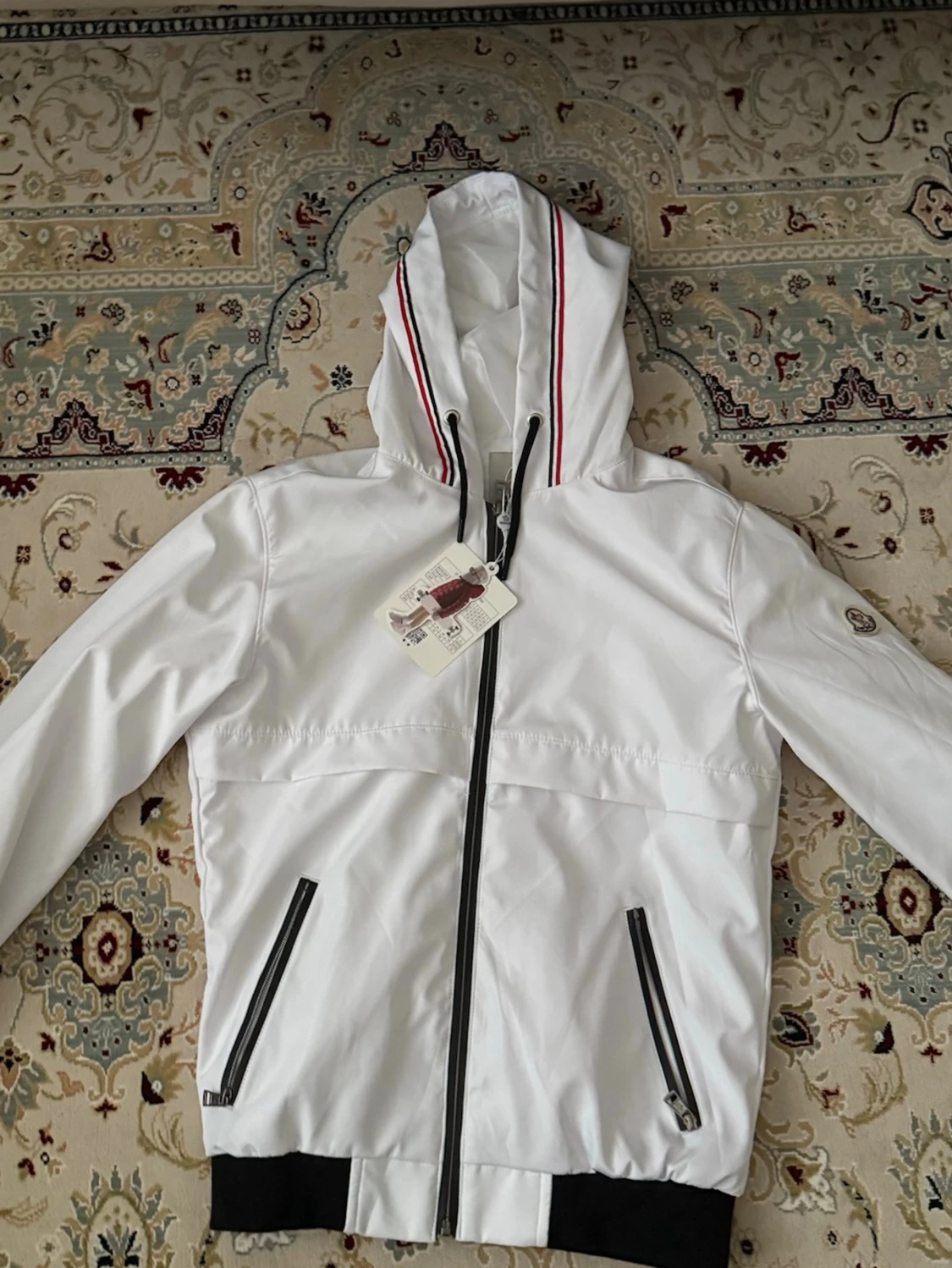 Vit vindjacka från Moncler med huva - 1