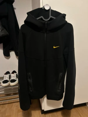 Nike x NOCTA hoodie - Riktigt bra skick, sparsamt använd.