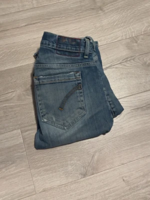 Dondup jeans - Riktigt schyssta dondup jeans för ett väldigt schysst pris: 549kr prutbart, storlek 31. Skriv för mer information. Skick: 8/10 