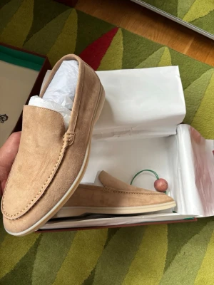 Beige mocka loafers - Loro piana loafers som inte kommer till användning, Hojta till om du har någon fråga😀