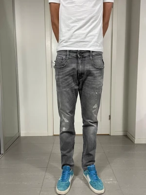 Replay Anbass Jeans  - Säljer nu dessa Replay Anbass Jeans, mått ca 42,5 o 104 cm. skriv för fler bilder/frågor🙌🏼
