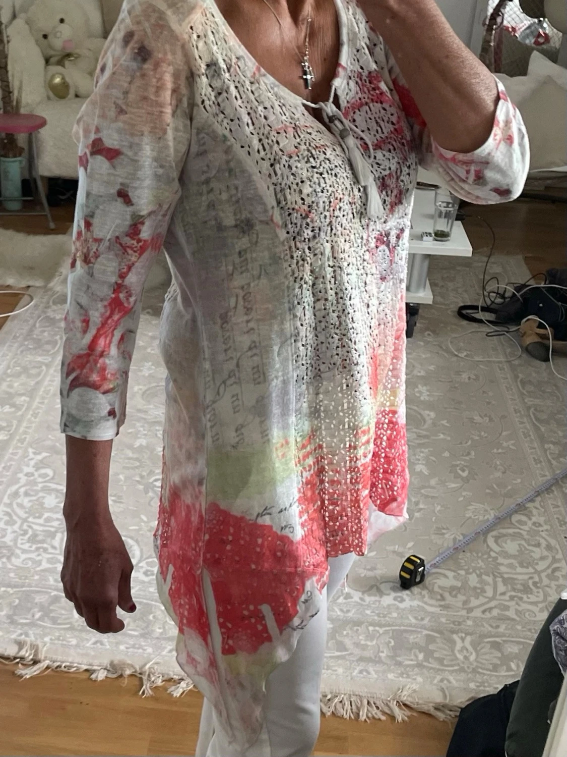Mönstrad blus med knytning från tredy - 5