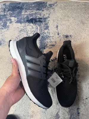 Svarta adidas ultraboost  - Super fina skor