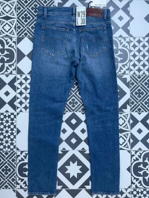Tiger of Sweden jeans nya - Helt nya jeans ifrån tiger of Sweden med prislappen kvar på. Storleken är W29 L30. Modellen är evolve vilket är Slimfit. Jeansen är alldrig provade och kvitto kan visas privat
