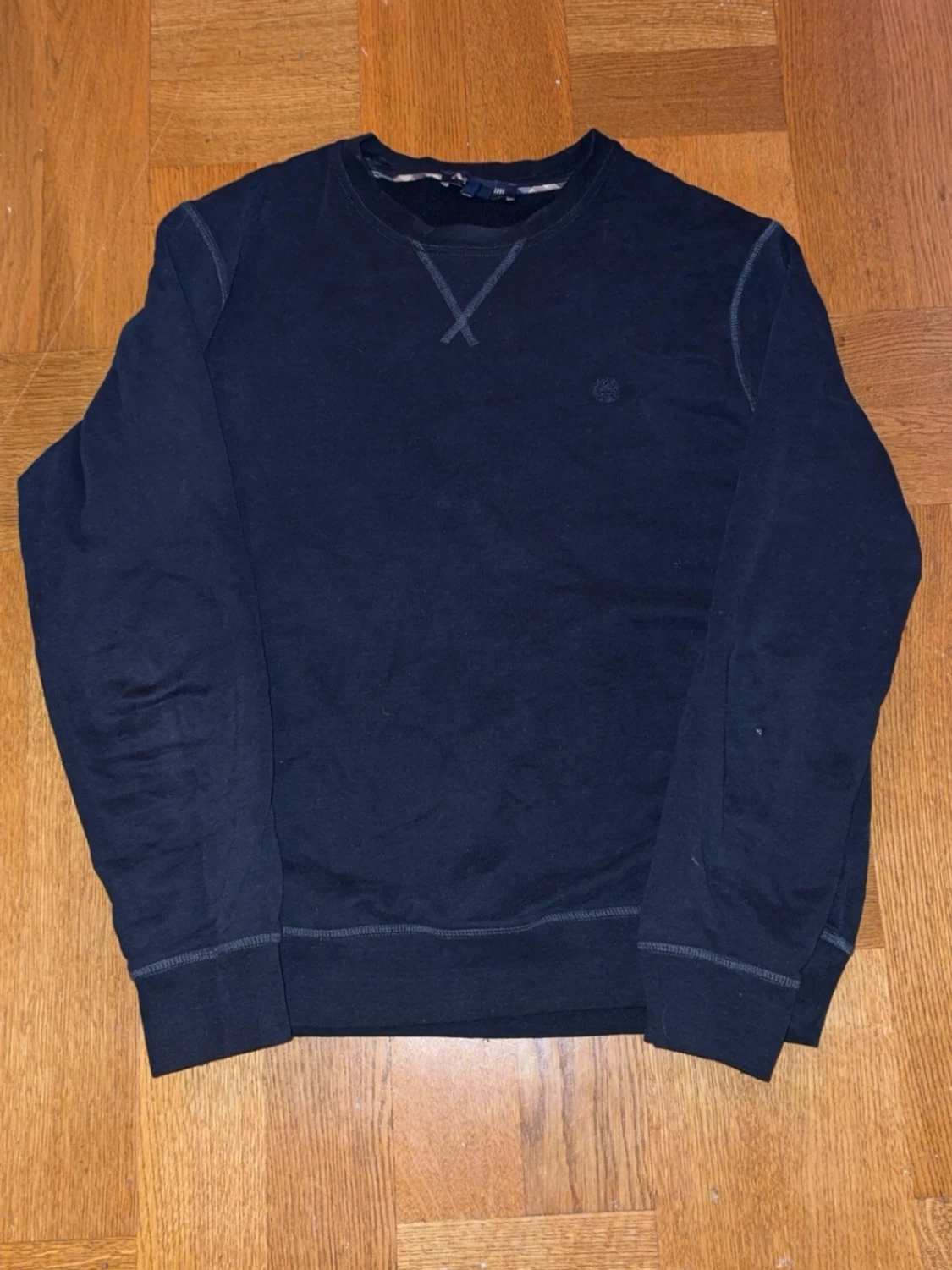 Svart sweatshirt från Aquascutum