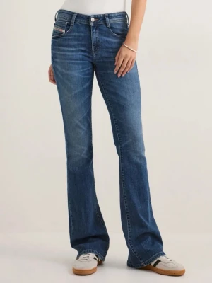 Blå bootcut jeans från Diesel - Blå bootcut jeans från Diesel✨Stl. 24 i midja och 30 i längd. Köparen betalar frakt.