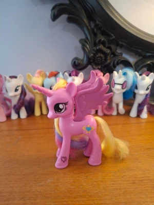 My Little Pony prinsessan Cadence - Fint skick skick rengjord. Lite torrt hår men det är fin andå.