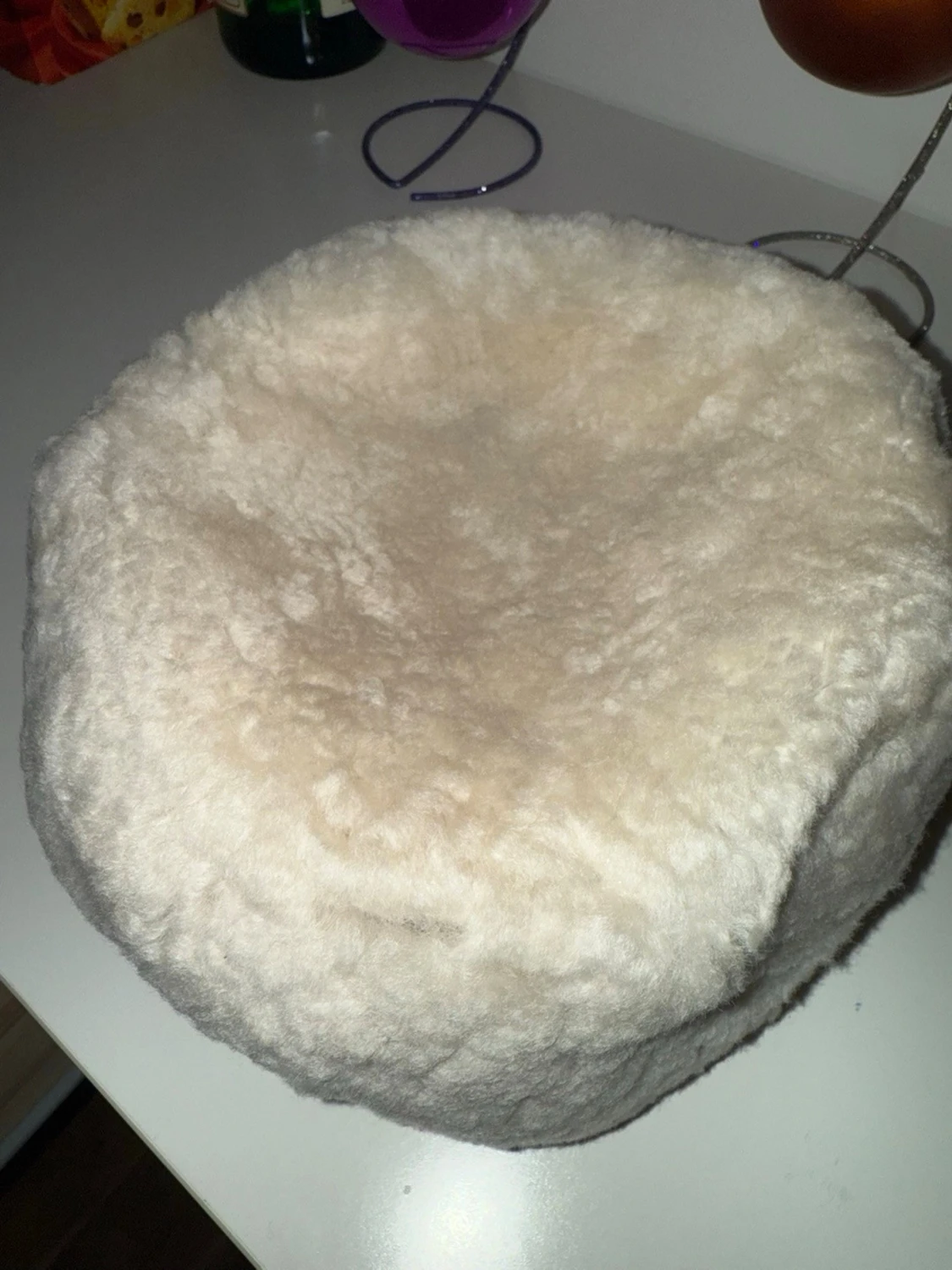Beige fluffig pälsmössa - 2