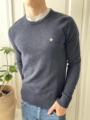 Morris tröja stickad  - Morris tröja stickad , Inga defekter! Modellen i bilderna är 180 cm 75 kg och bär Storlek M. Lite konstig färg i bilderna , Kom med frågor! 🌟 (Kan gå ned i pris vid köp av paket 😉) 