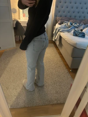 Ljusblå raka jeans - Säljer ett par ljusblå jeans med rak passform🌺🌺