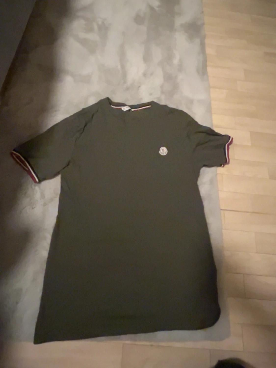 Grön t-shirtklänning från Moncler