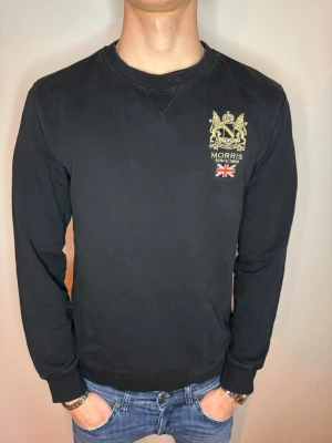 Morris tröja herr - Hej! Nu säljer vi denna Morris tröjan i storlek M säljer den för endast 299 då den är i mycket bra skick och har den exklusiva og loggan på bröstet. Hör av er vid frågor eller prisförslag, kan gå ner vid snabb och smidig affär. // studio II Resell 💙📦💯