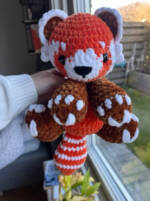 Virkad röd panda  - Första gången jag testade att göra en röd panda och jag är KÄR, helt klart en favorit hos mig och kommer helt klart bli fler🥹🧡🐼
