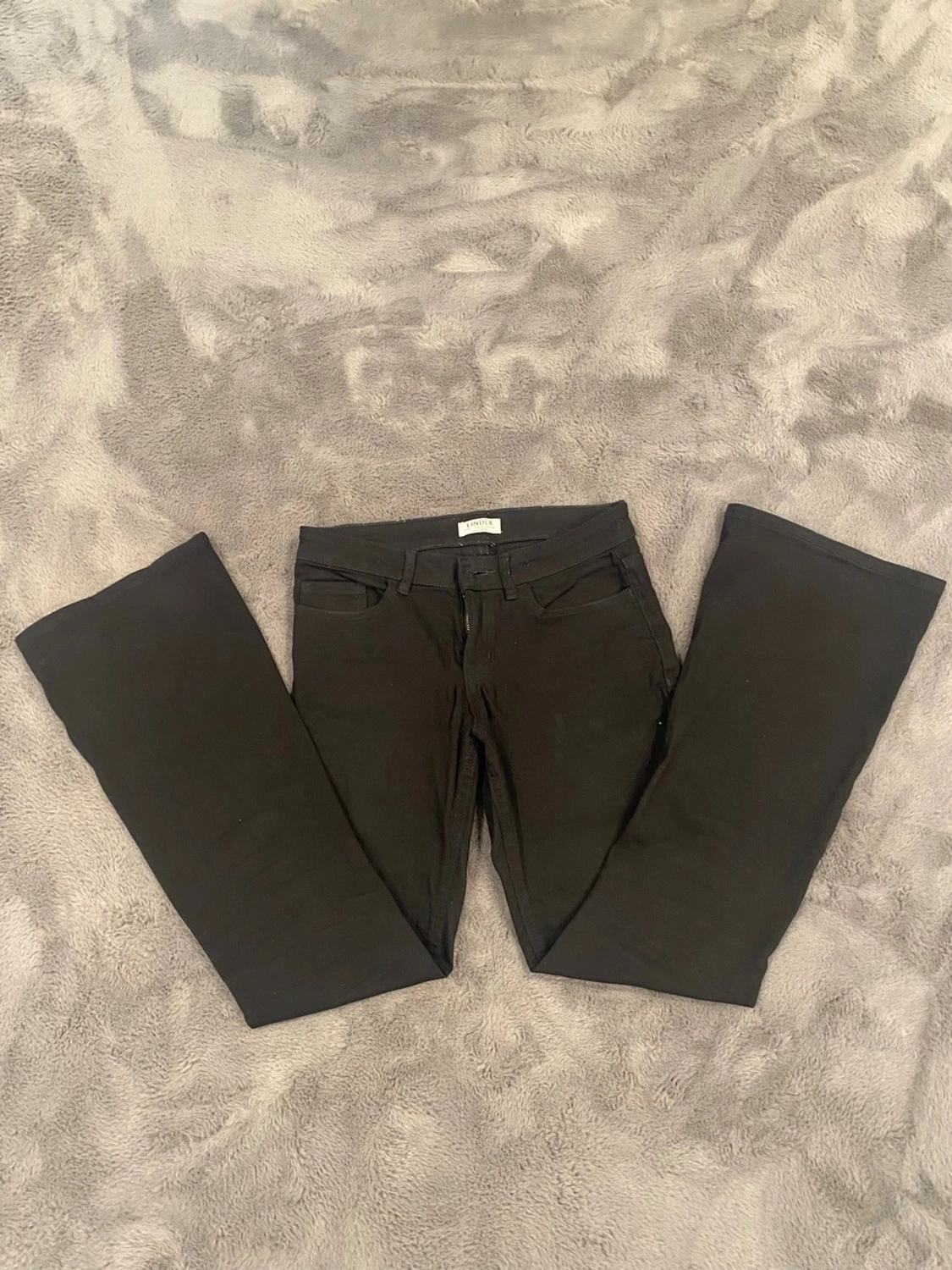 Svarta bootcut jeans från Lindex