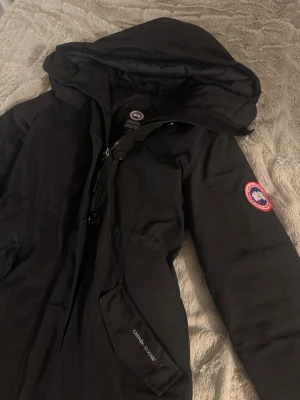 Canada goose jacka - Nypris: 17.000. Pälsen går att ta av. Modellnamn: Rossclair Parka