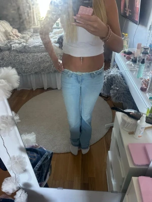 No Waist bootcut jeans - Supersnygga jeans använda fåtal gånger. De är i storlek 32/short. 