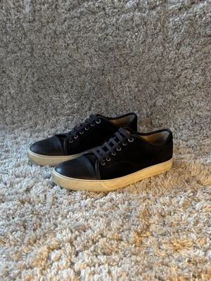 Lanvin skor  - Lanvin skor Storlek UK8 (42-43)| Skick: 7/10 (inte tvättade dock)| Bara höra av sig vid några frågor. 