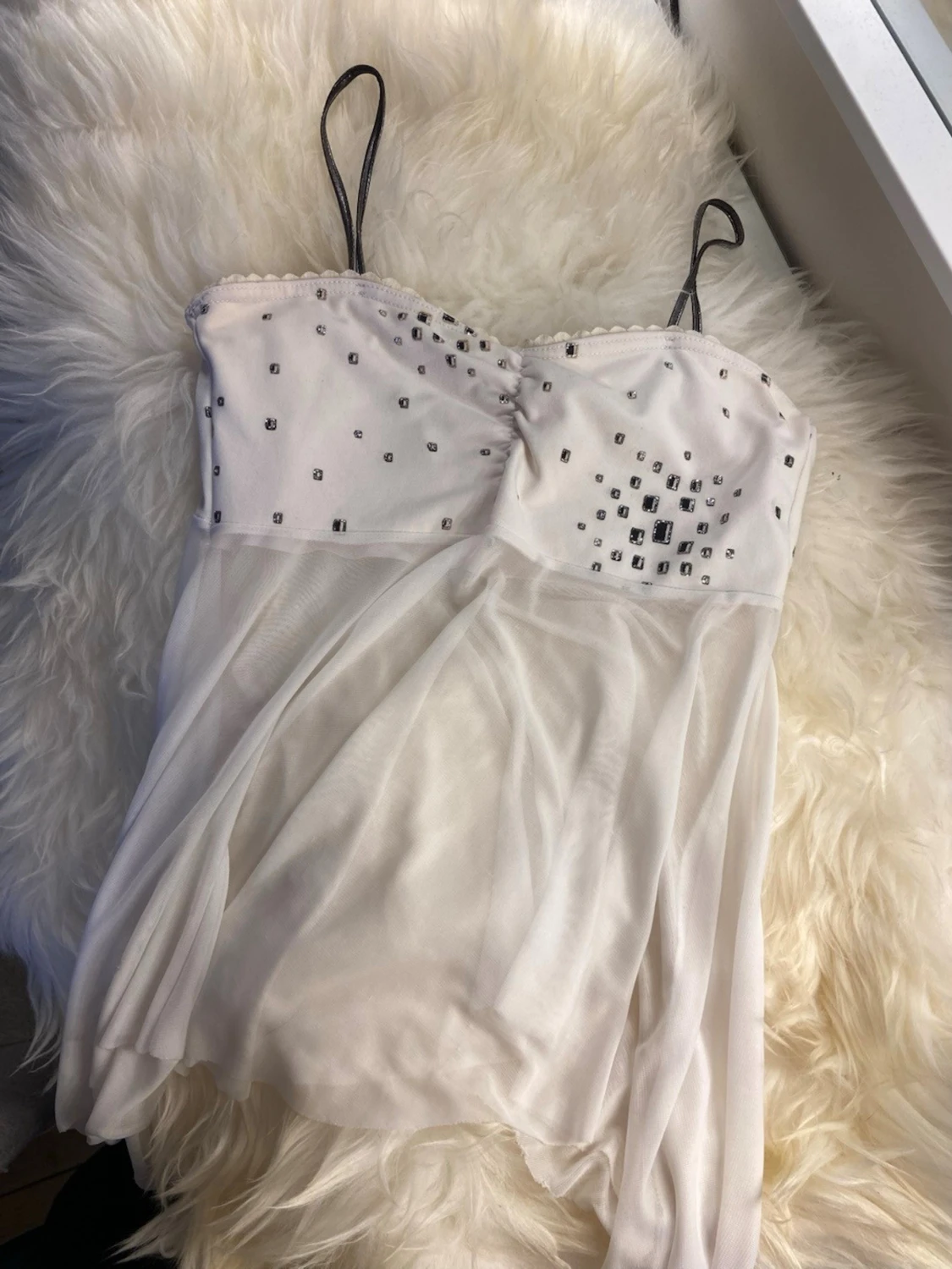 Vitt nattlinne med strassdetaljer - 1