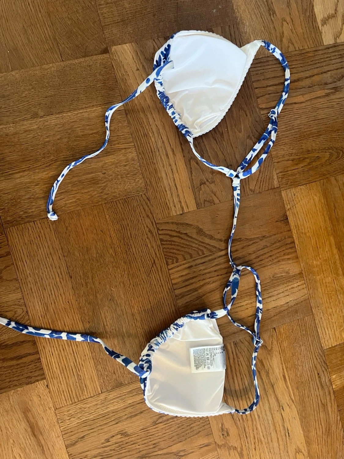 Blåvit trekantsbikini med snörning - 1
