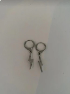 Nya örhängen från shein - Aldrig andvända